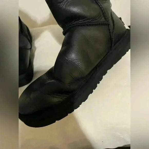 UGG Australia Classic Zip Black Leather Boots size 6 - Picture 11 of 14